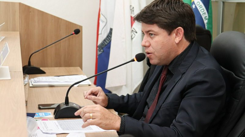 Câmara de Buritizeiro aprova contas de 2019 da gestão passada e ouve profissionais e pais de escolas a serem municipalizadas